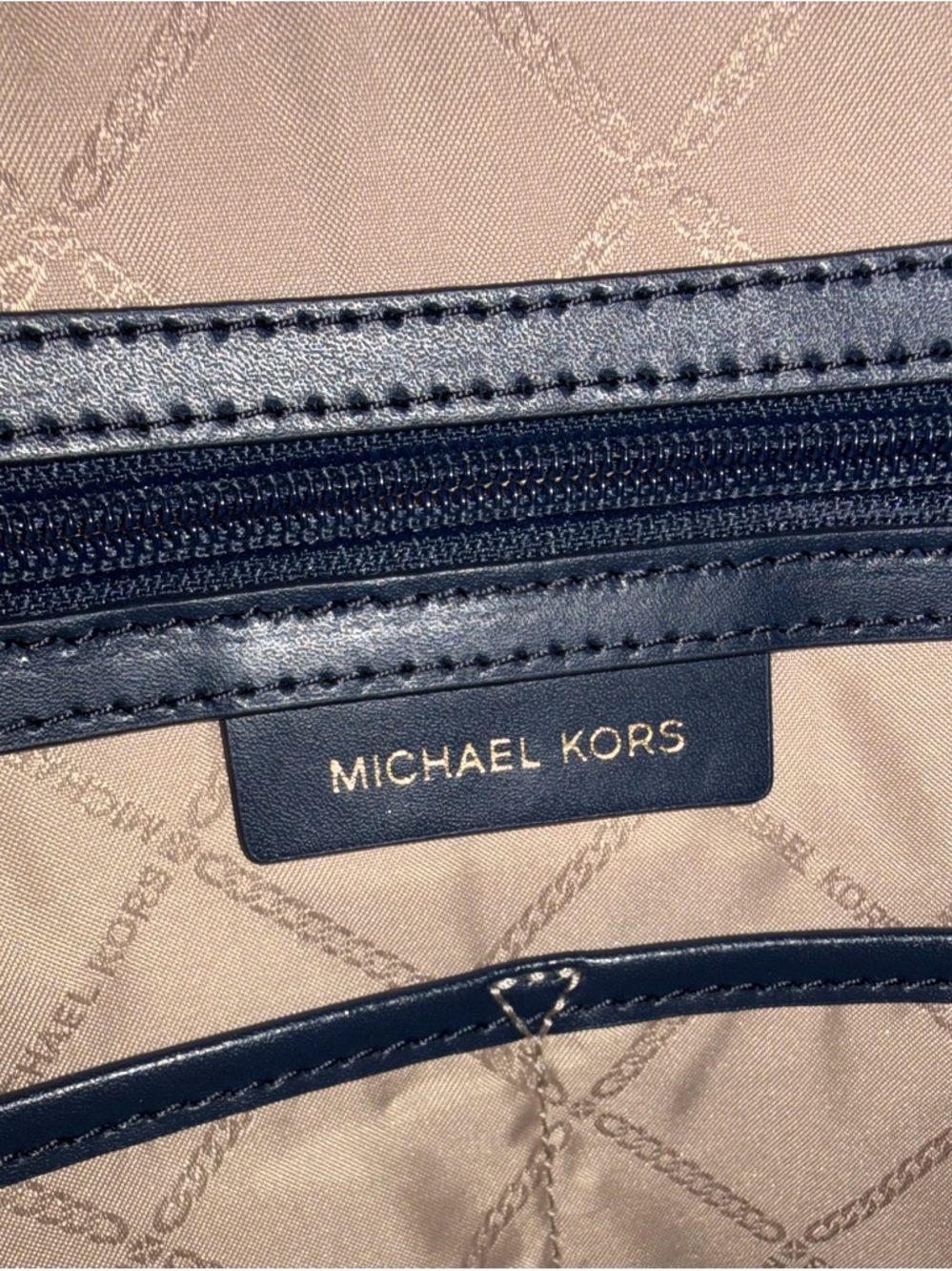 MICHAEL KORS Voyager Bag & Wallet Like New!! - Picture 9 of 15